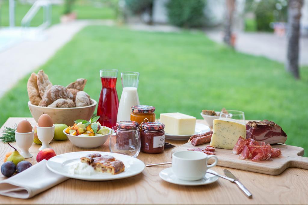 Hotel Tiefenbrunn Gardensuites & Breakfast 라나 외부 사진
