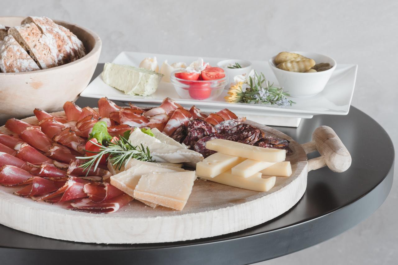 Hotel Tiefenbrunn Gardensuites & Breakfast 라나 외부 사진